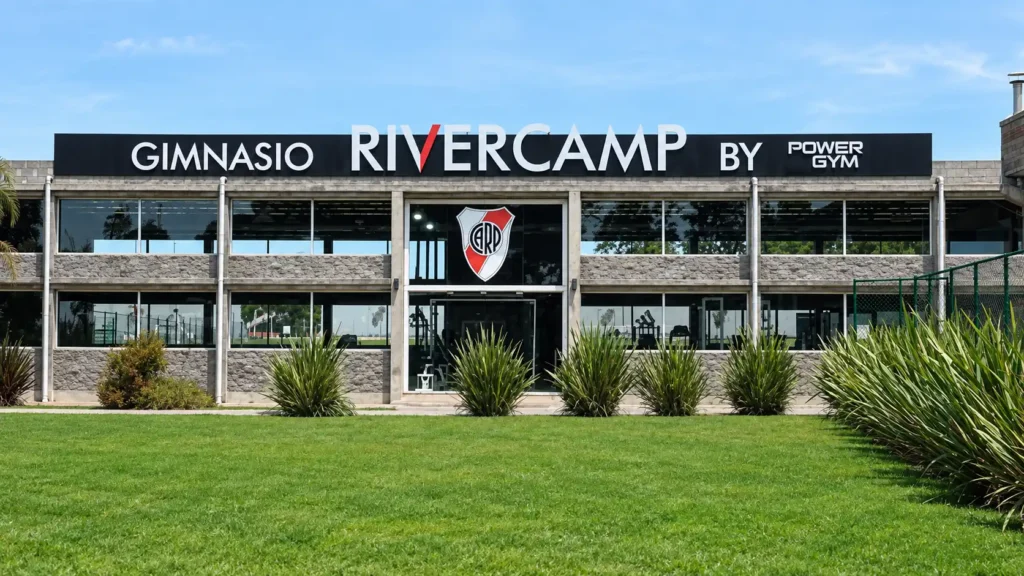 Gimnasio River Camp
